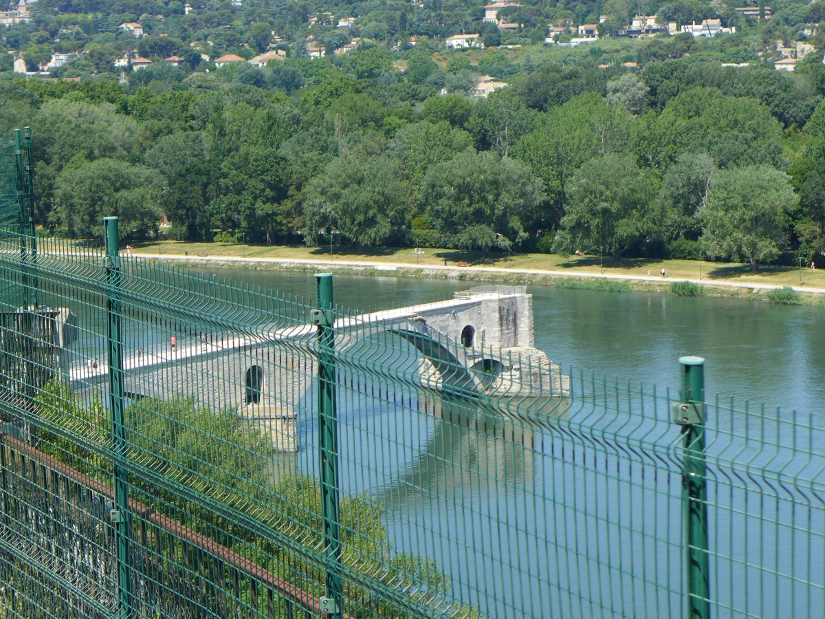 Sommer 2015 – Tag 3: Sur le pont d’ Avignon, l’on y danse… Lieber nicht.